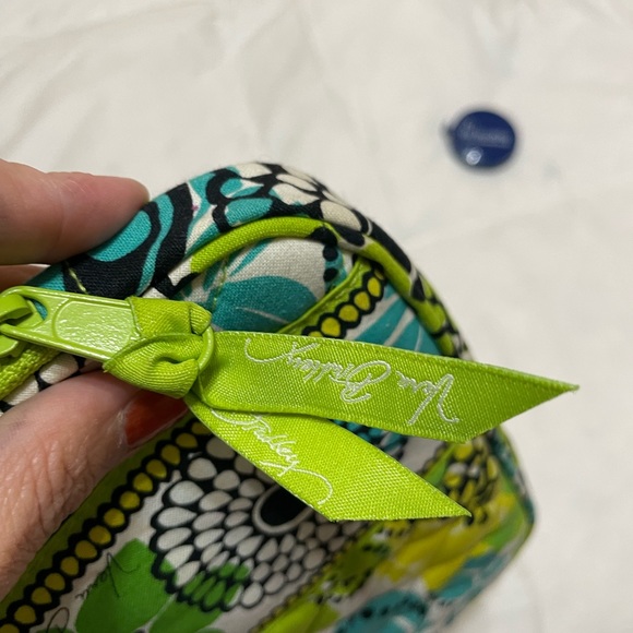 Vera Bradley Kindle iPad e-reader holder, green floral pattern - Picture 6 of 7